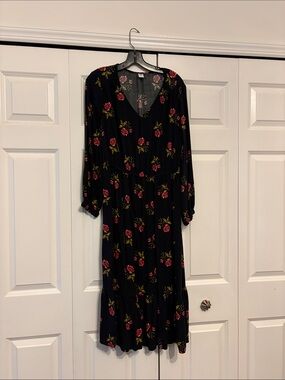 Old Navy Black Floral V-Neck Long Sleeve Maxi Dress